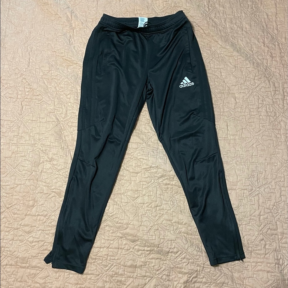 Black drawstring joggers w zipper at bottom